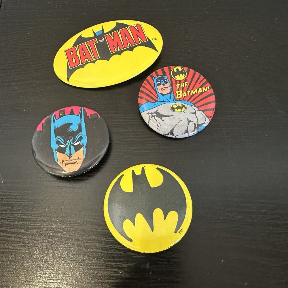 VINTAGE 1940 1982 LOT of 4 BATMAN pins buttons DC‎ Comics Bat Collectibles Oval